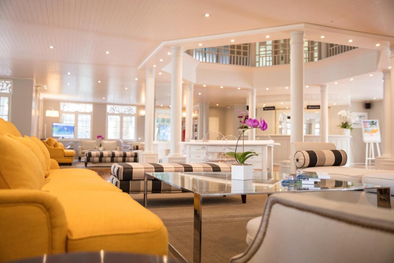 فندق لوكس* سانت جيلز سان جيل لي بان المظهر الخارجي الصورة The interior of the terminal
